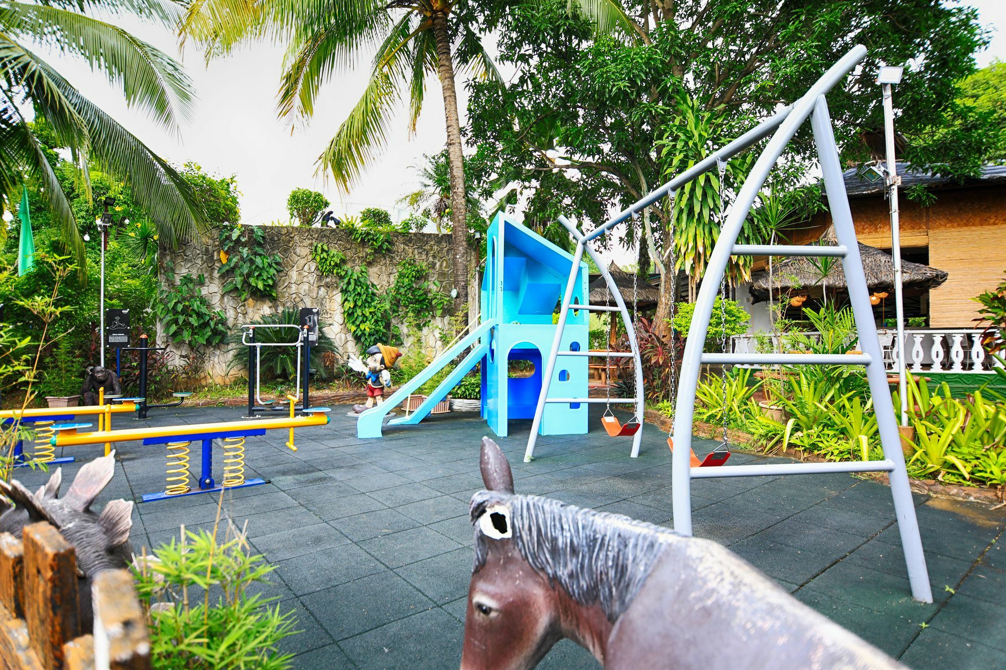Loreland Farm Resort Antipolo Exterior foto